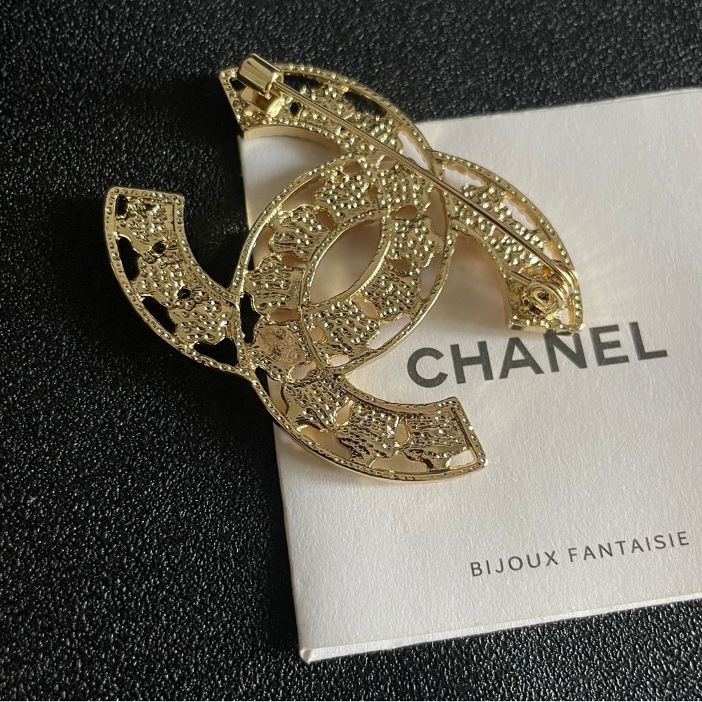 Chanel CC Logo Multicolor Star Crystal Brooch - 100% Authentic - Picture 7 of 8